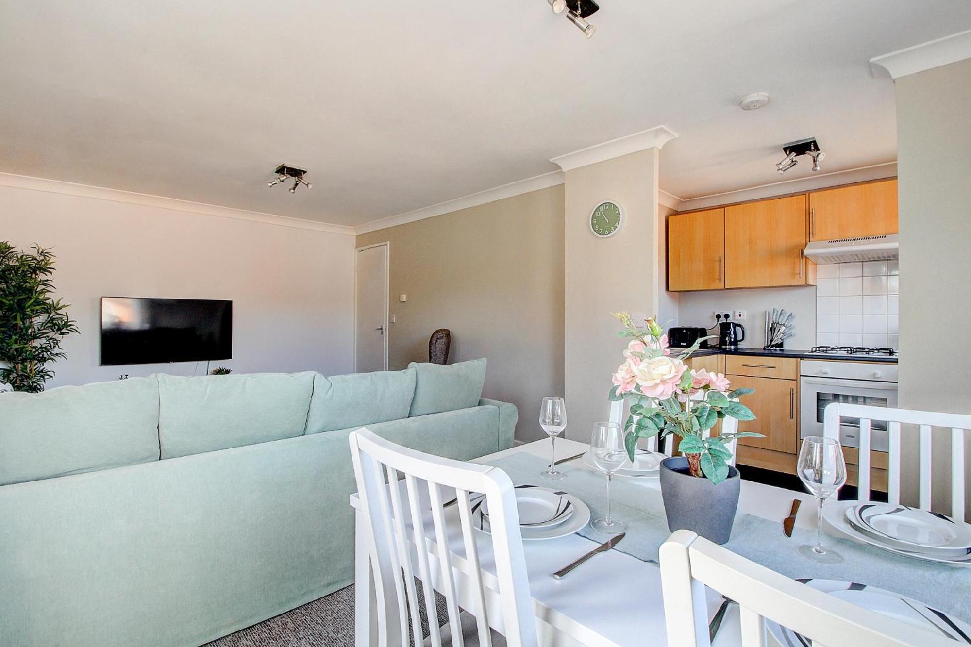 2 Minutes From Mk Central By Car- 2 Bed Apartment - 2 Free Parking Spaces- Hosted By Stayinmk ميلتون كينيز المظهر الخارجي الصورة